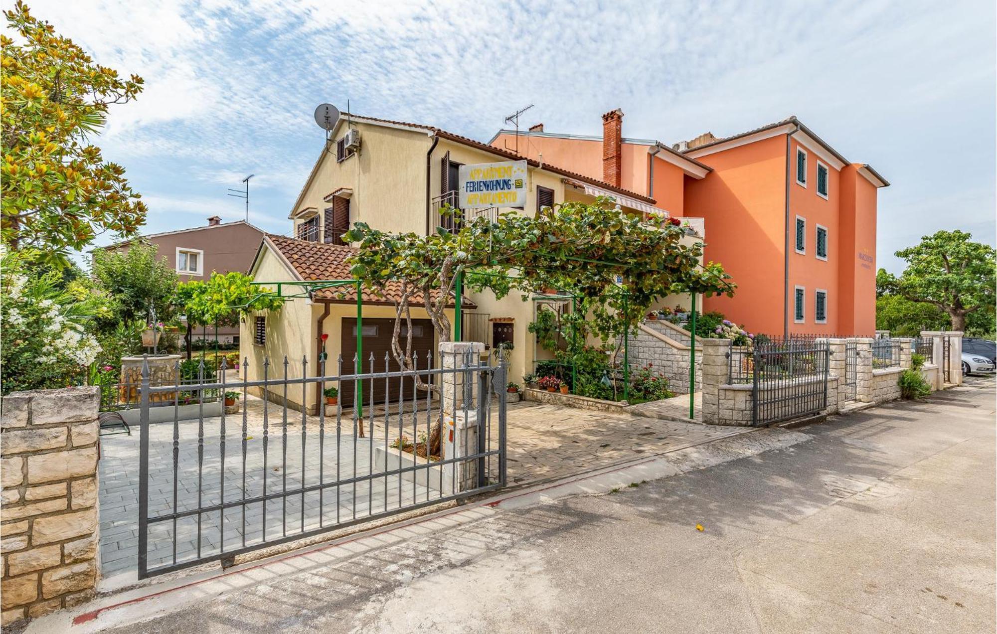 2 Bedroom Stunning Apartment In Rovinj Exterior foto